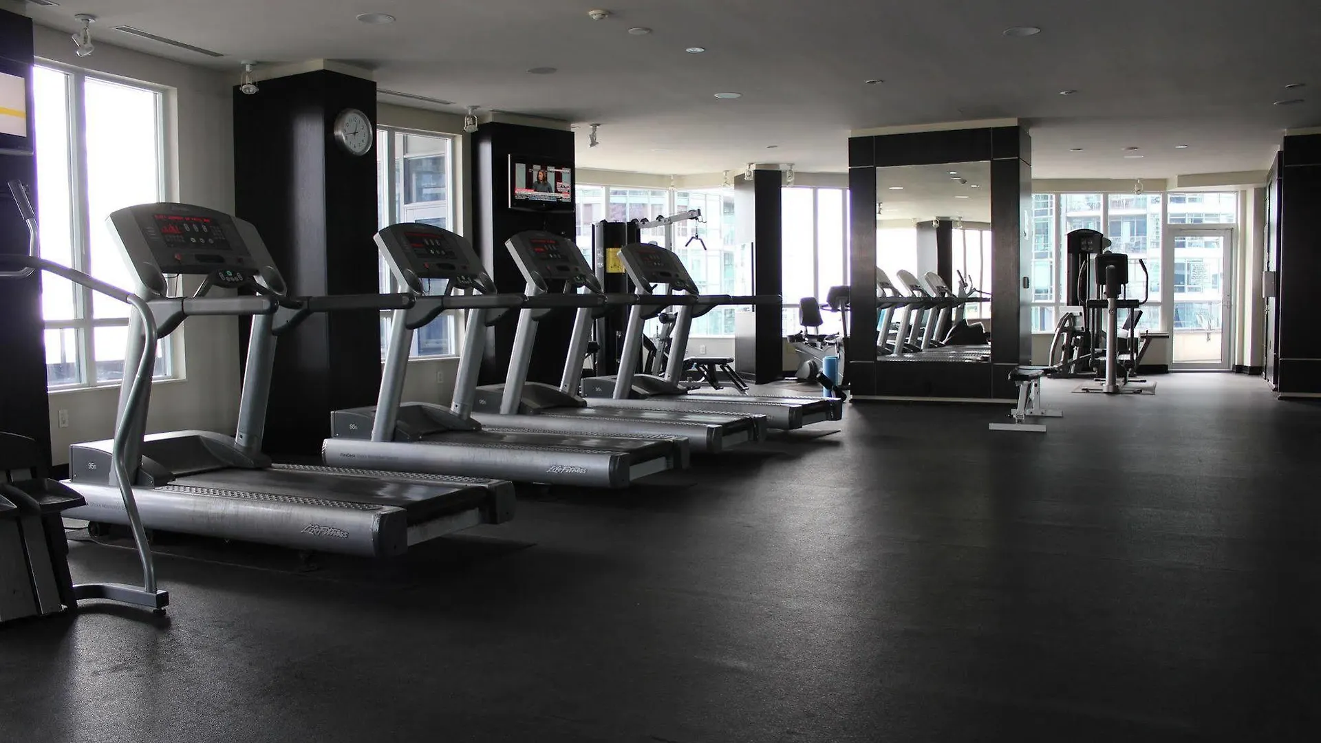 Apartment Park Suites Toronto - Element